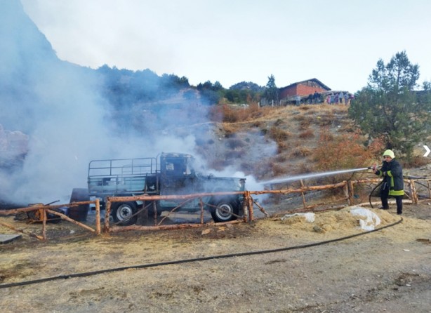 Foto - O filmin çekimleri sürerken köyde yangın çıktı