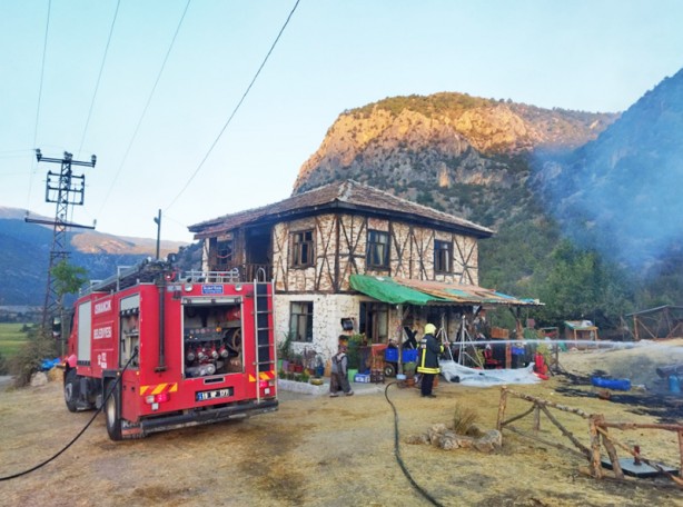 O filmin çekimleri sürerken köyde yangın çıktı
