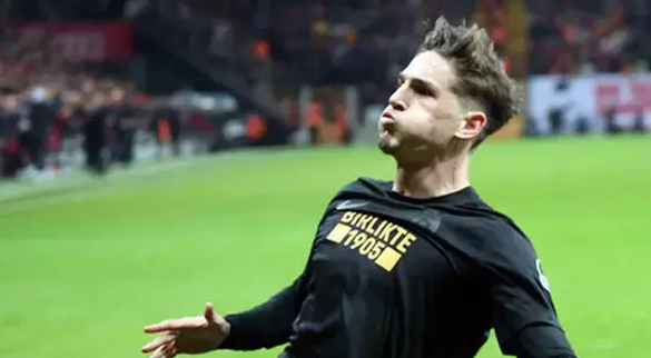 Foto - O futbolcu geri mi dönüyor? Resmen deliye döndüler… Beklenen rakam ortaya çıktı!