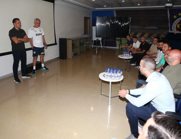 O futbolcularla ilgili son karar! 9 adet… Her yerinden kriz fışkırmaya başlayabilir…