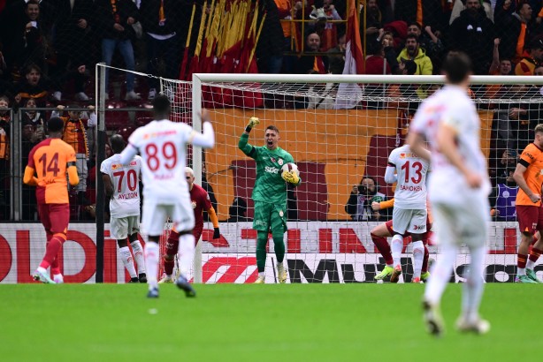 Foto - O futbolcuya karşı kritik hamle yapıldı: Taraftarın yüreğine inecekti kalması... Tombik futbolcuyla veda vakti!