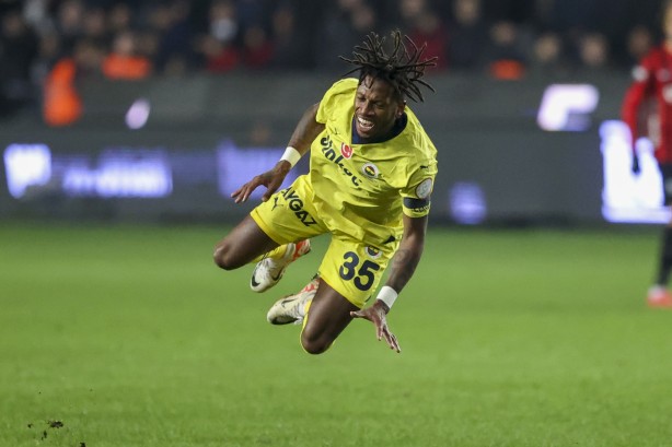 Foto - O futbolcuyla ilgili flaş gelişme! Tüm Türkiye’ye böyle duyurdular: Şaka değil gerçek...