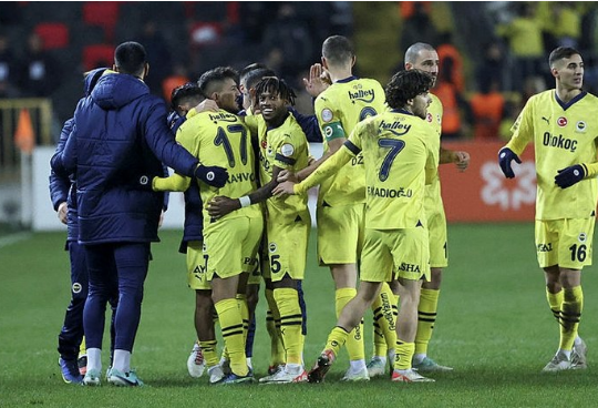 Foto - O futbolcuyla ilgili flaş gelişme! Tüm Türkiye’ye böyle duyurdular: Şaka değil gerçek...