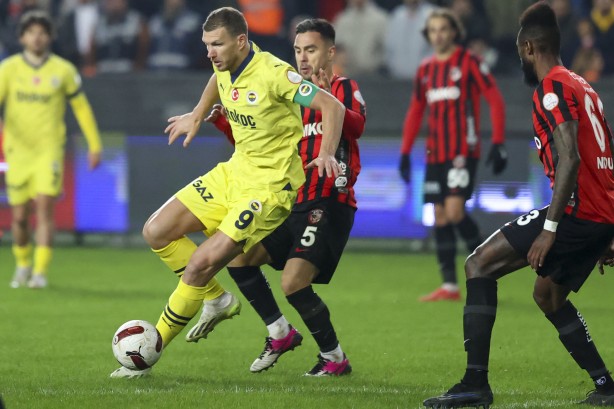 Foto - O futbolcuyla ilgili flaş gelişme! Tüm Türkiye’ye böyle duyurdular: Şaka değil gerçek...