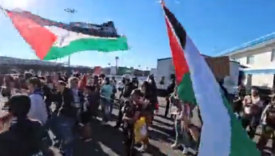 Foto - O gemi İsrail'e silah mı taşıyor? Halk gemiyi bastı, hareket etmesini engelledi