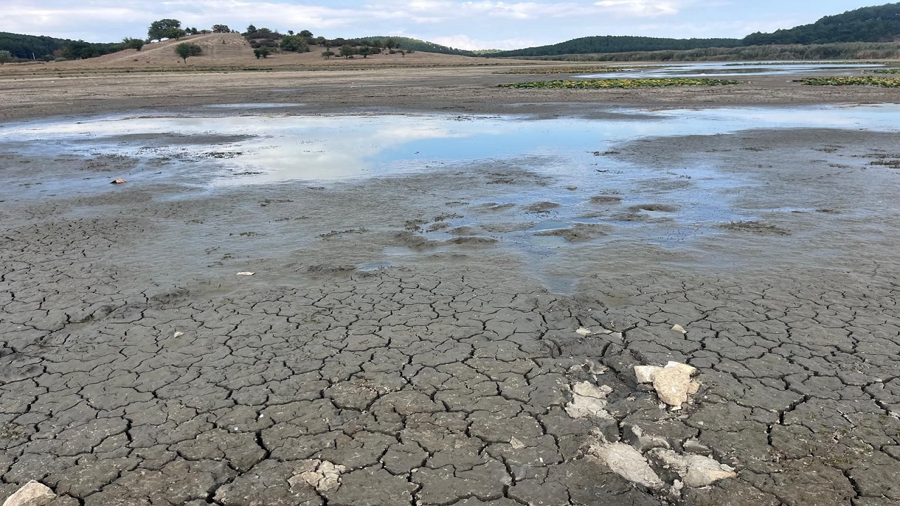 O göl sularını kaybediyor! Buldan'ın gözbebeğiydi son hali yürek yaktı