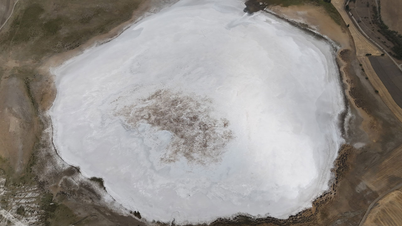 Foto - O göl tamamen kurudu! Adeta beyaz çöle döndü