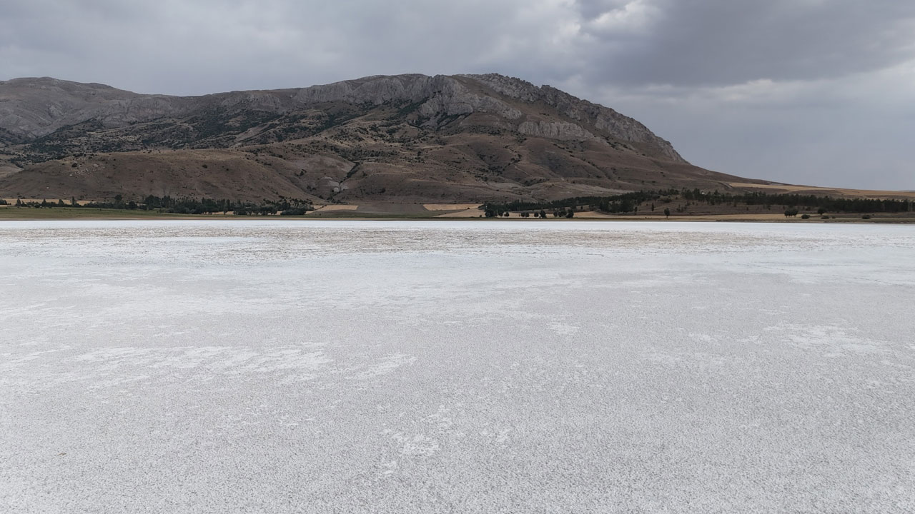 Foto - O göl tamamen kurudu! Adeta beyaz çöle döndü