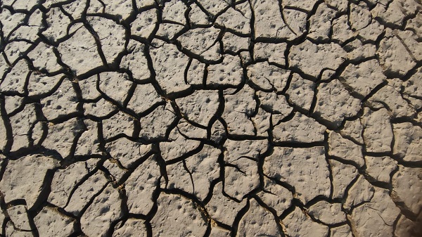 O gölde çekilme tehlikeli boyutlara ulaştı