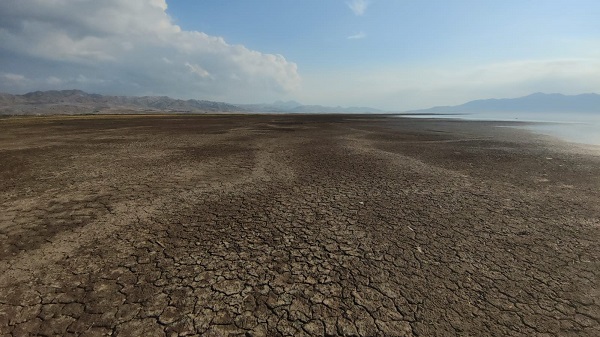 Foto - O gölde çekilme tehlikeli boyutlara ulaştı
