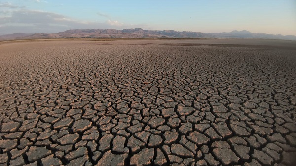 Foto - O gölde çekilme tehlikeli boyutlara ulaştı