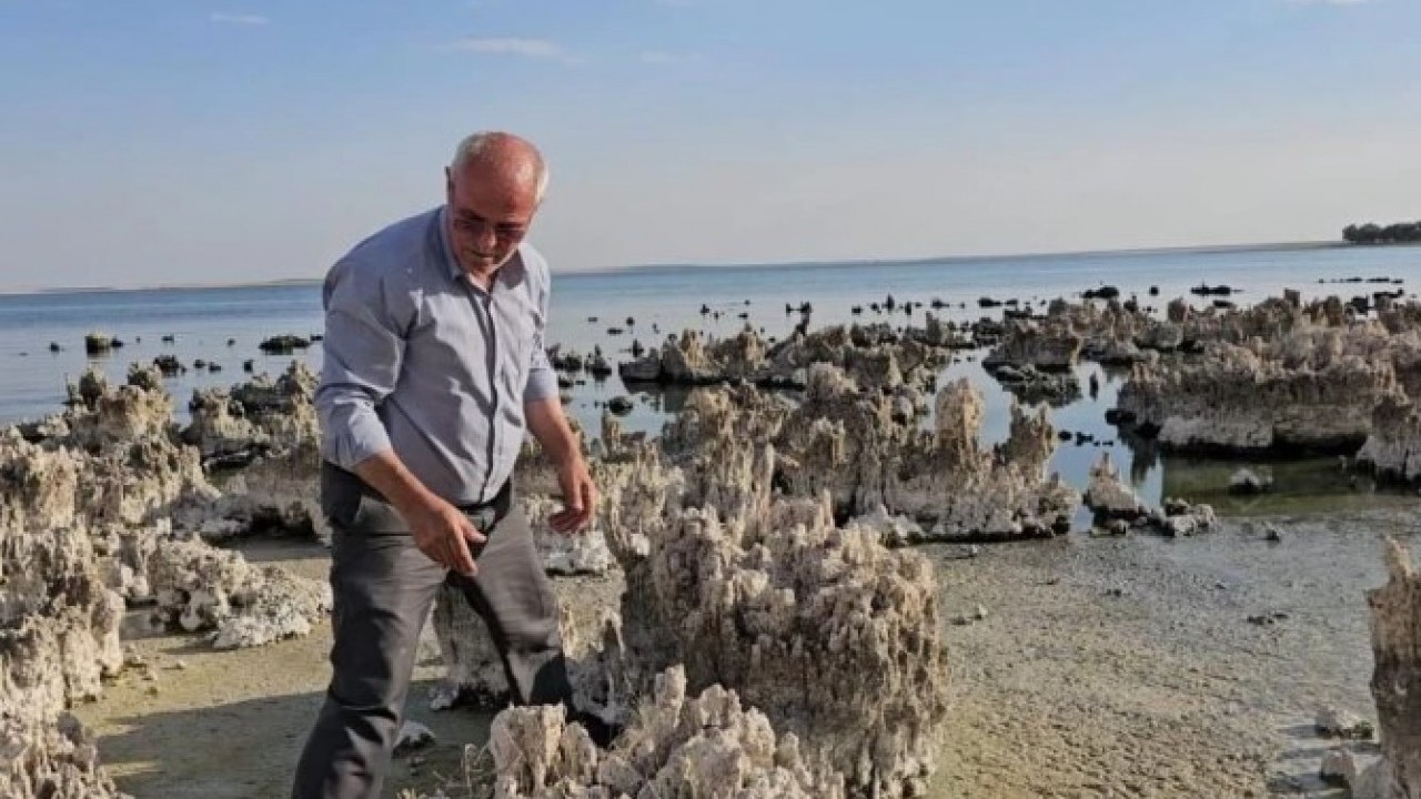 Foto - O gölde kuraklık alarmı! Sular çekilince ortaya çıktı