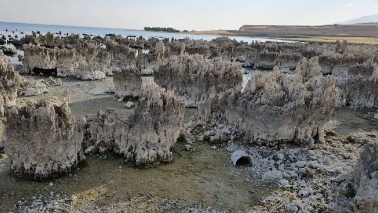 Foto - O gölde kuraklık alarmı! Sular çekilince ortaya çıktı