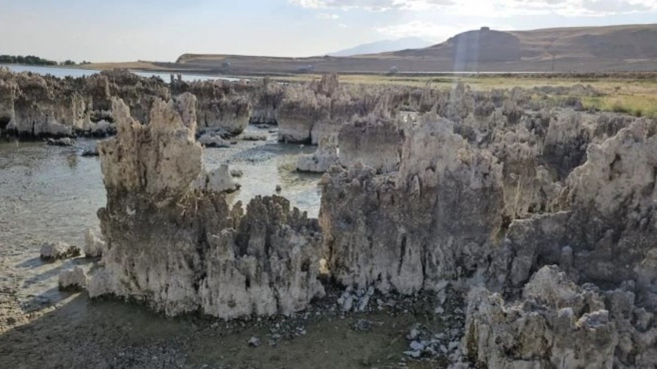 Foto - O gölde kuraklık alarmı! Sular çekilince ortaya çıktı
