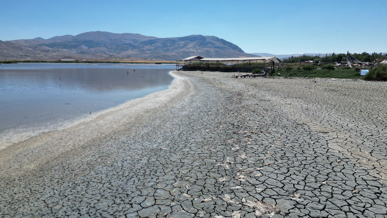 Foto - O gölü kurtarmak için çözüm aranıyor! Kuşlar göç etti, balıklar telef oldu