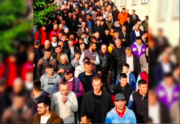 Foto - O ilçemizde örnek bayramlaşma! 1 kilometrelik kuyruk oluştu