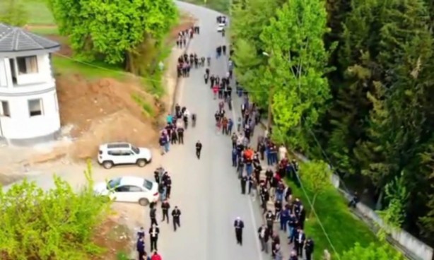 Foto - O ilçemizde örnek bayramlaşma! 1 kilometrelik kuyruk oluştu