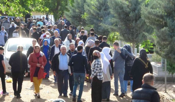 Foto - O ilçemizde örnek bayramlaşma! 1 kilometrelik kuyruk oluştu