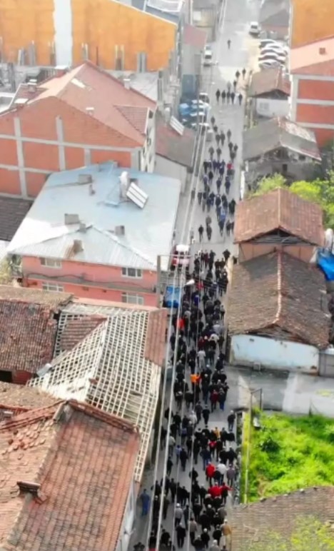 Foto - O ilçemizde örnek bayramlaşma! 1 kilometrelik kuyruk oluştu