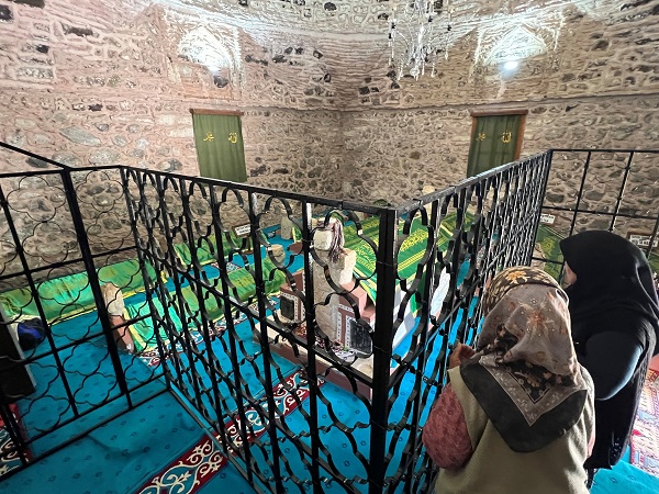 Foto - O ilde olduğunu söyledi kanıtlarını tek tek sıraladı! Yunus Emre'nin gerçek mezarı nerede?