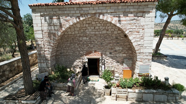 Foto - O ilde olduğunu söyledi kanıtlarını tek tek sıraladı! Yunus Emre'nin gerçek mezarı nerede?