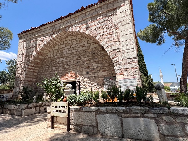 O ilde olduğunu söyledi kanıtlarını tek tek sıraladı! Yunus Emre'nin gerçek mezarı nerede?
