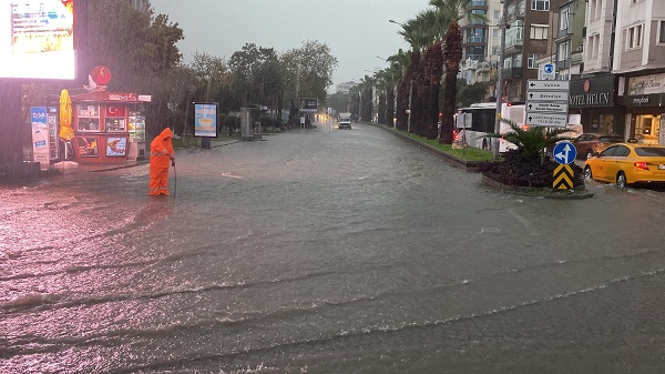 Foto - O ilde sokaklar göle döndü