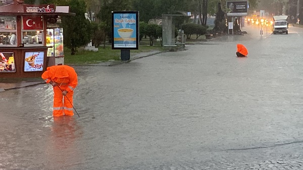 Foto - O ilde sokaklar göle döndü