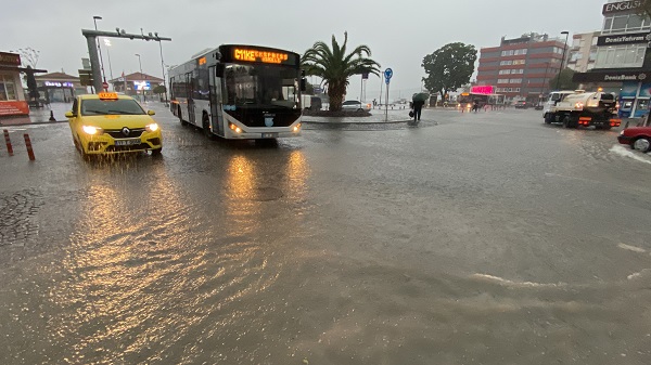 Foto - O ilde sokaklar göle döndü