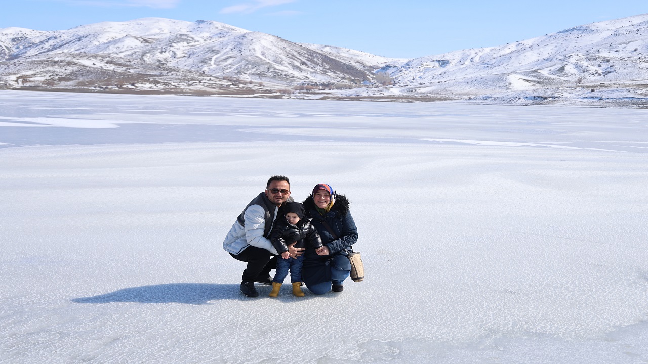 Foto - O ilimiz buz kesti! Göl üzerinde şaşkına çeviren görüntü