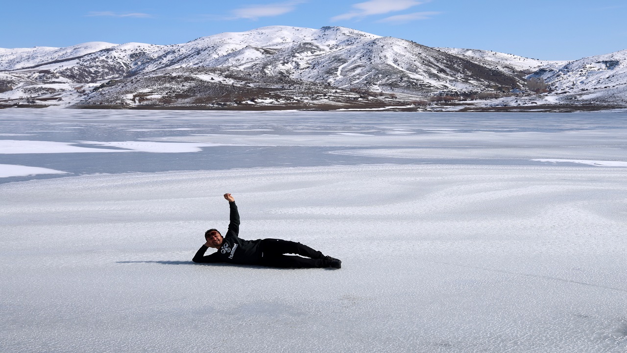 Foto - O ilimiz buz kesti! Göl üzerinde şaşkına çeviren görüntü