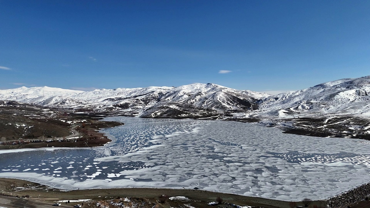 Foto - O ilimiz buz kesti! Göl üzerinde şaşkına çeviren görüntü