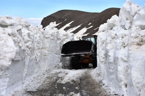Foto - O ilimizde 10 metrelik karla mücadele