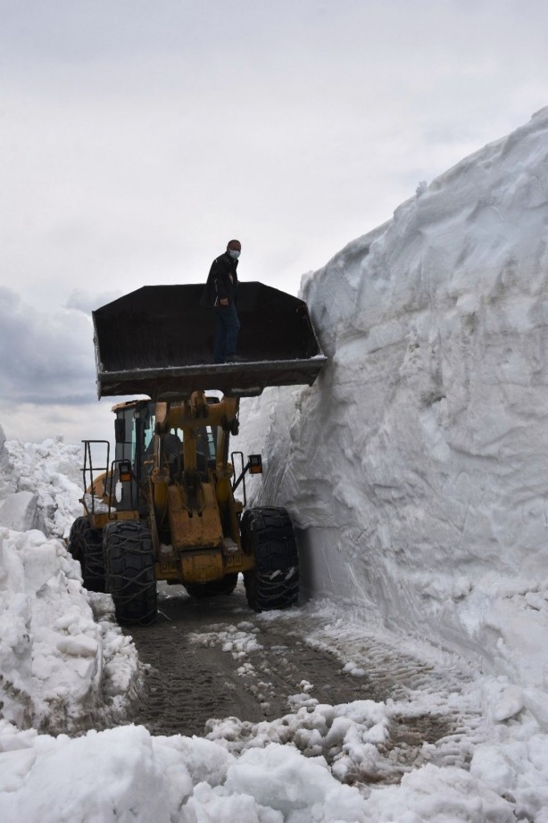Foto - O ilimizde 10 metrelik karla mücadele