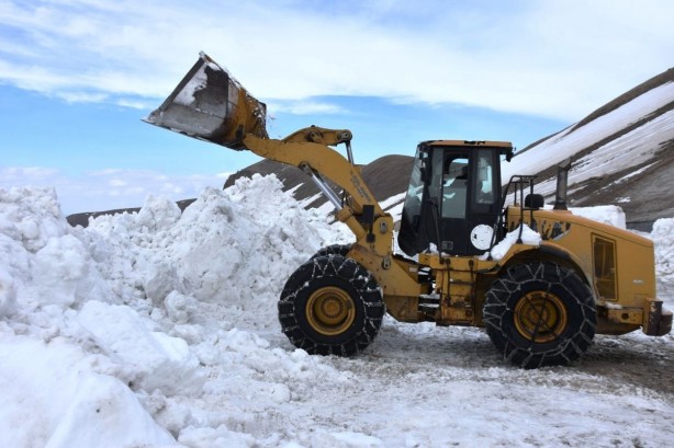 Foto - O ilimizde 10 metrelik karla mücadele