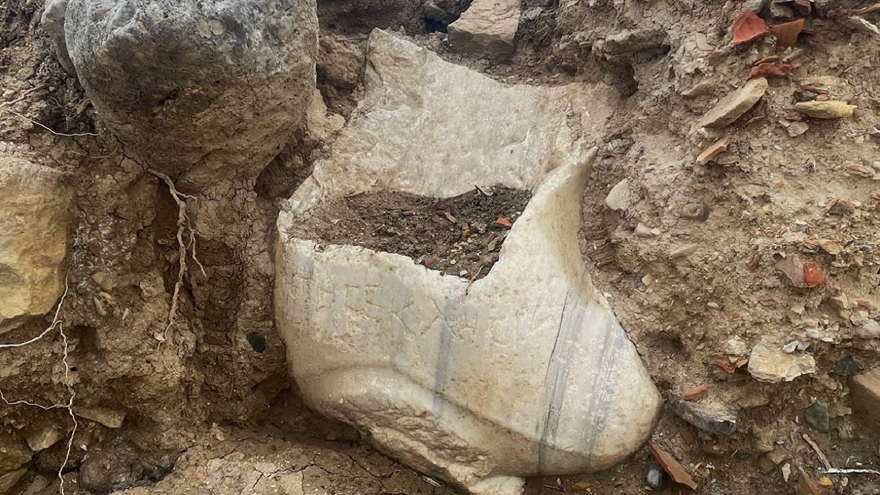 O ilimizde Antik Kuros Heykeli parçası bulundu! Dalgalar tarihi açığa çıkardı