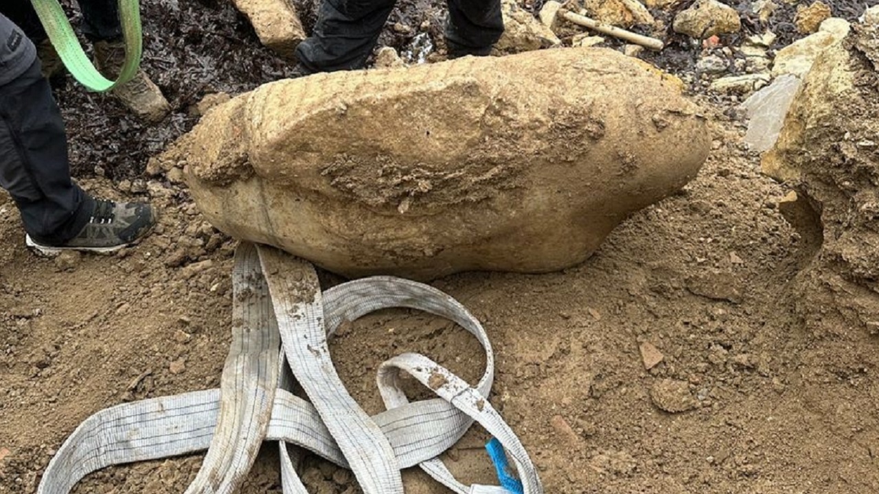 Foto - O ilimizde Antik Kuros Heykeli parçası bulundu! Dalgalar tarihi açığa çıkardı