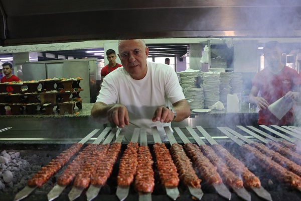 Foto - O ilimizde asfaltta yumurta pişti