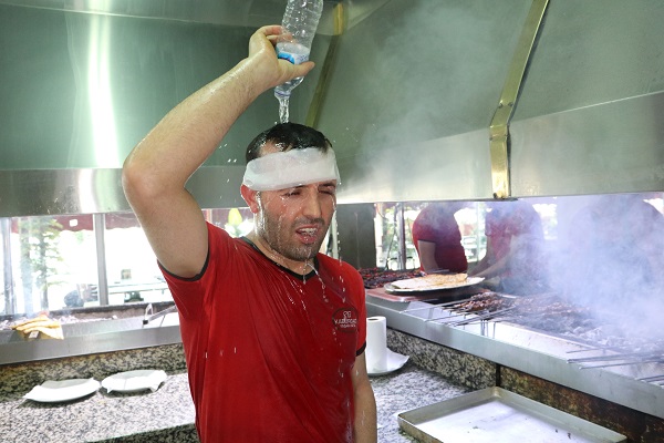 Foto - O ilimizde asfaltta yumurta pişti