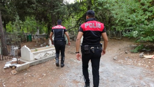 Foto - O ilimizde dehşete düşüren olay! Şehitlere dua etmek için mezarlığa giden öğrenciler...