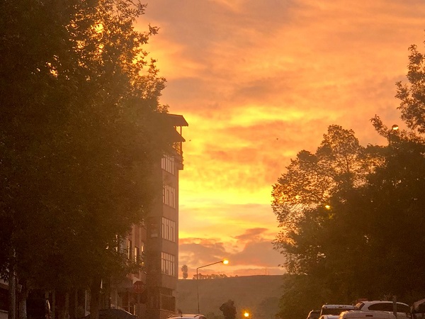 Foto - O ilimizde gökyüzü adeta kızıla büründü