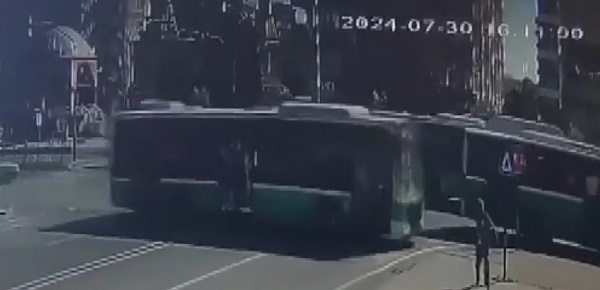 Foto - O ilimizde halk otobüsü dehşet saçtı