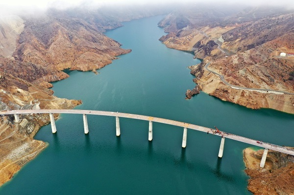 O ilimizde iki yaka bir araya geldi!