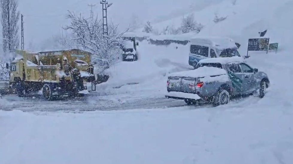 Foto - O ilimizde kar kalınlığı 2 metreyi aştı! genelinde 220 köye ulaşım sağlanamıyor