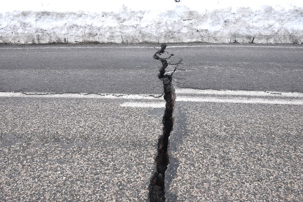 Foto - O ilimizde korkutan gelişme! Yollarda dev yarıklar oluştu
