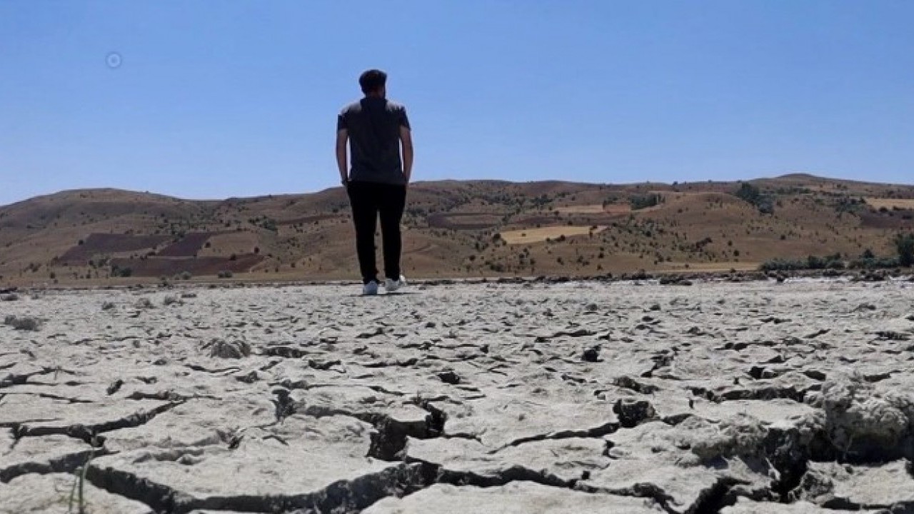 O ilimizde korkutan görüntü! Göçmen kuşlara ev sahipliği yapan göl kurudu