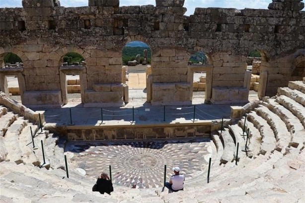 Foto - O ilimizde medeniyet fışkırıyor! Emekli olan, tatile çıkan herkes gitmek için dağ bayır çıkıyor, akın ediyorlar!