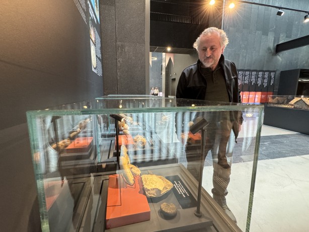 O ilimizde müzede sergileniyor! 545 milyon yıllık... Resmen denizden fışkıran bir tarih...