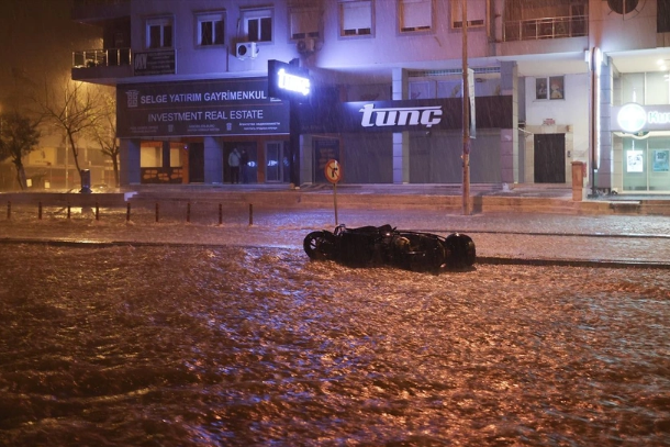 Foto - O ilimizde sel baskını! Eğitime 1 gün ara
