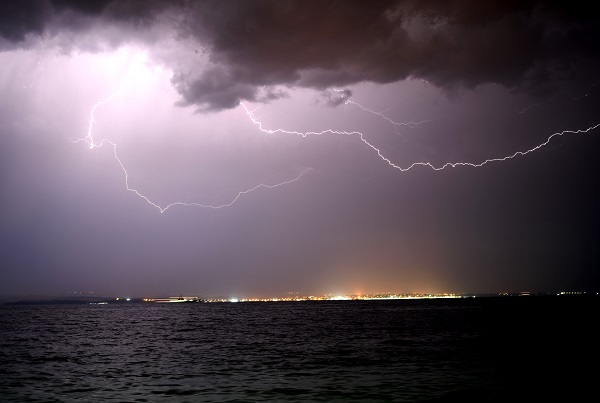 Foto - O ilimizde şimşekler geceyi aydınlattı